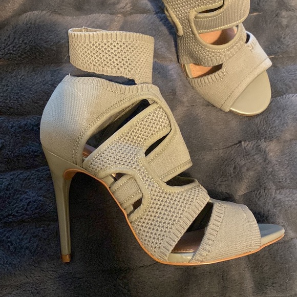 KHAKI ZARA HEELS - Picture 2 of 9